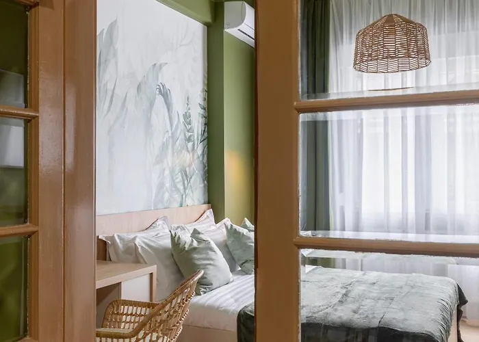 Апартаменти Gorgeous 1br Sanctuary By Cismigiu Park